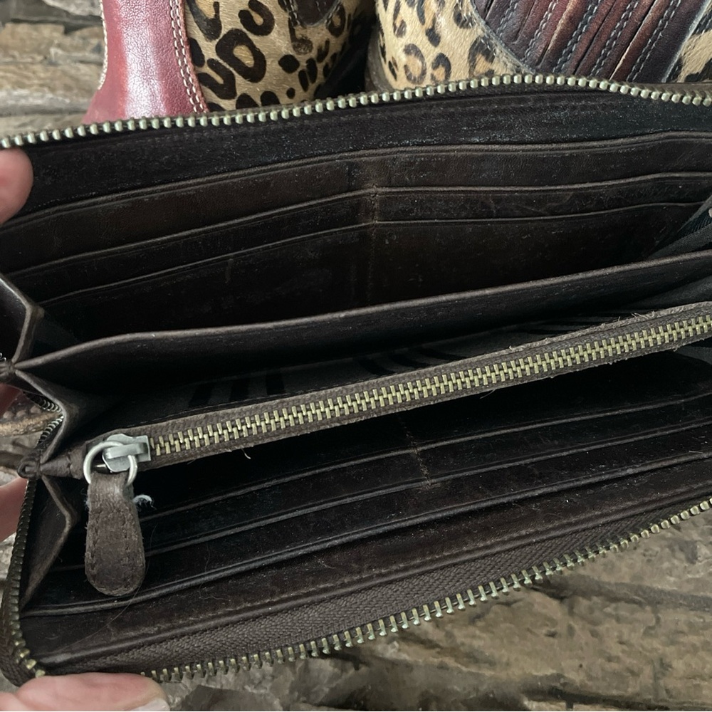 Frye Melissa Zip Around Wallet Distressed Leather -Dark Brown- $158 - Picture 7 of 15